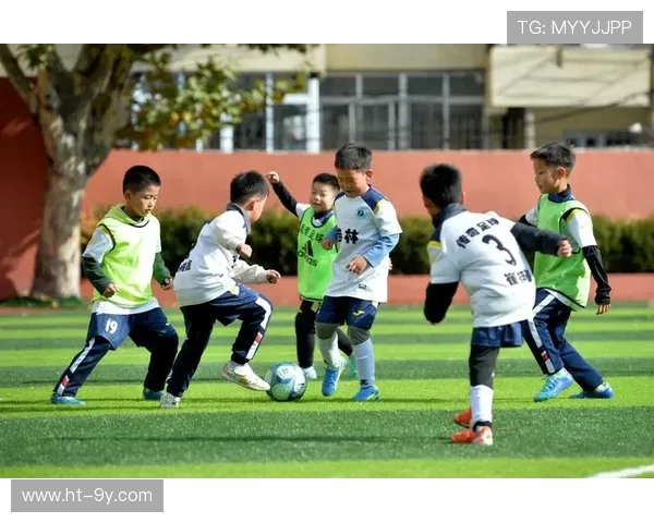 热血绿茵青春共燃齐心奋进冬训足球队团结拼搏合影纪实